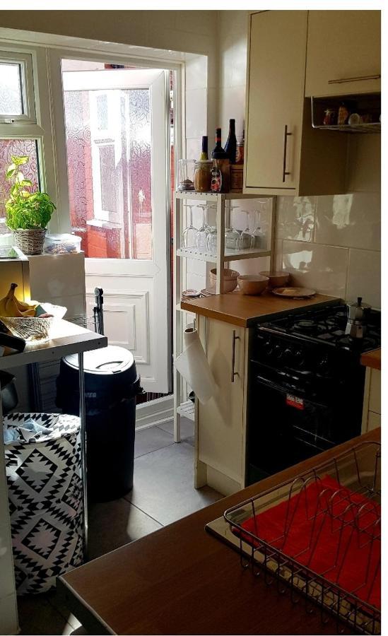 Room In A Shared House! Ливърпул Екстериор снимка