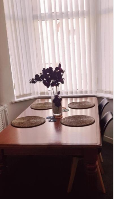 Room In A Shared House! Ливърпул Екстериор снимка