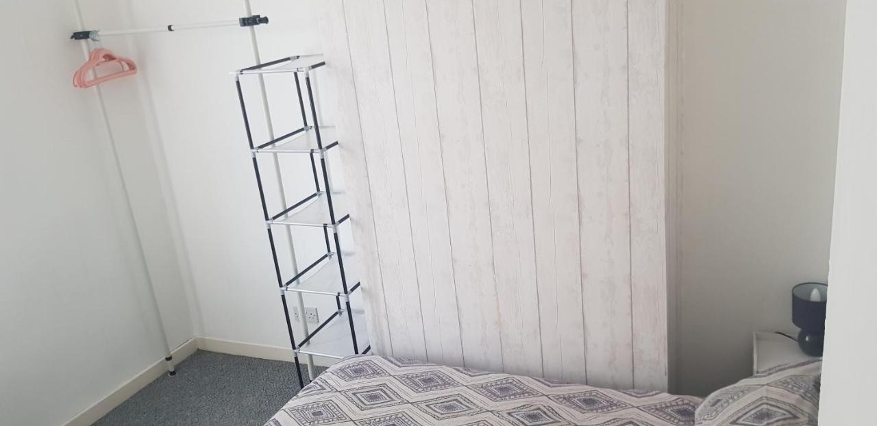 Room In A Shared House! Ливърпул Екстериор снимка